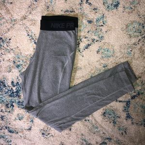 WOMENS NIKE PRO GREY LEGGING - LIKE NEW